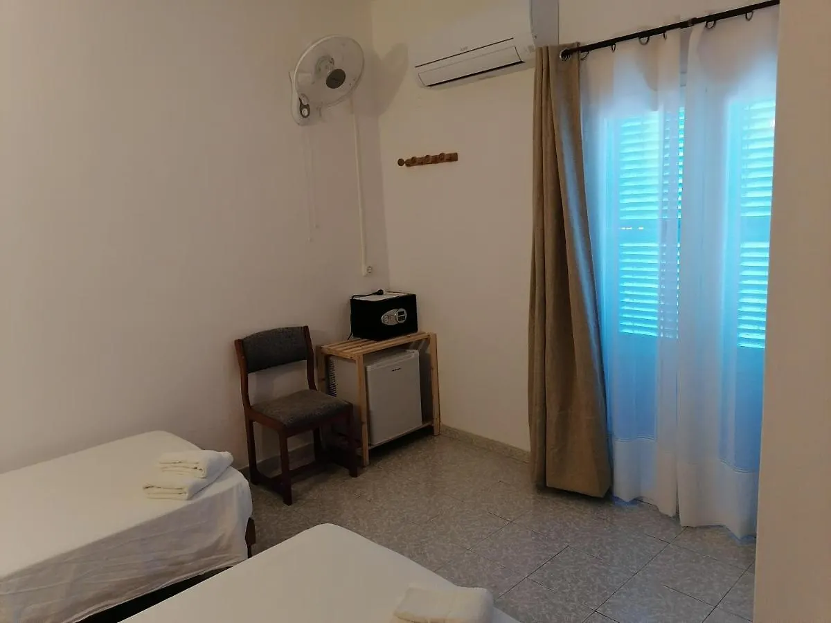 Hostal Pepe Sant Ferran de Ses Roques Guest house